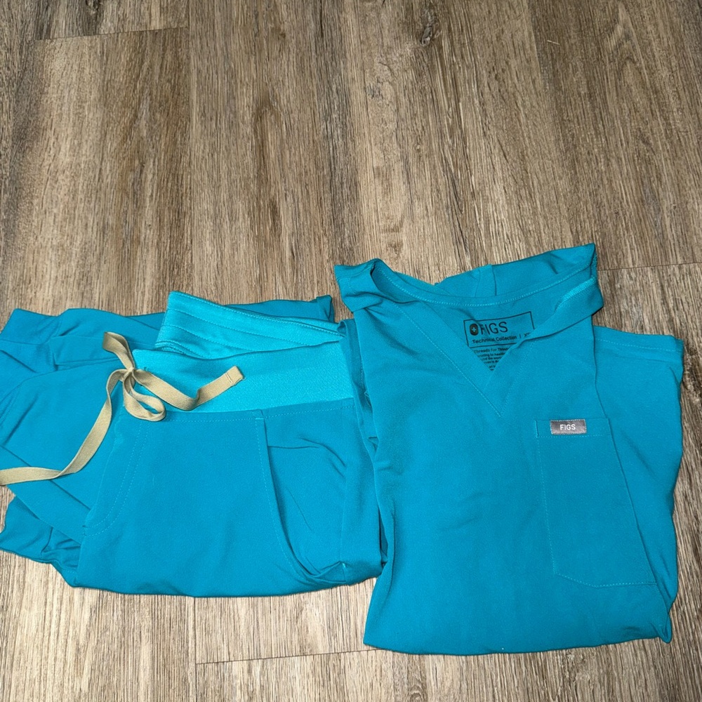 Figs Vibrant Blue Scrub Top